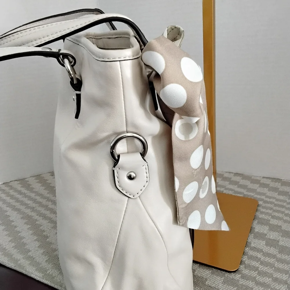 Coach Daisy Mia Cream Leather F-239014 EUC - Picture 3 of 9